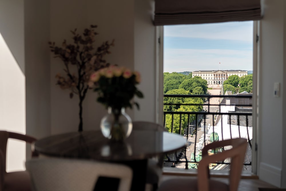 Suite (The Tower) - Photo 10