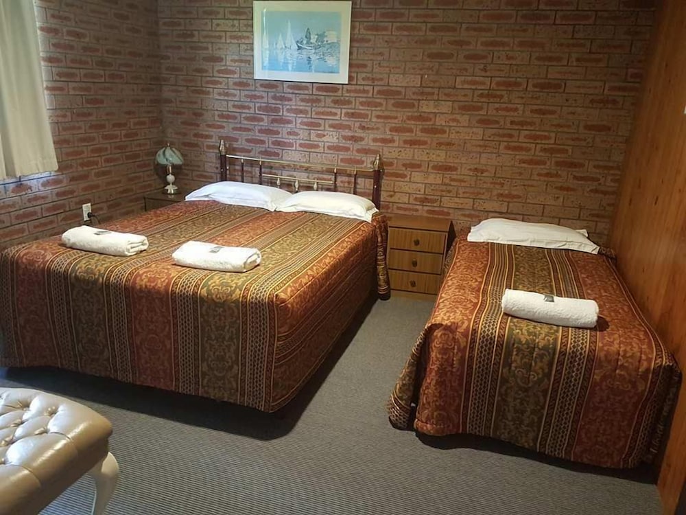 Family Suite, 2 Bedrooms (Family-sleeps 7) photo 3