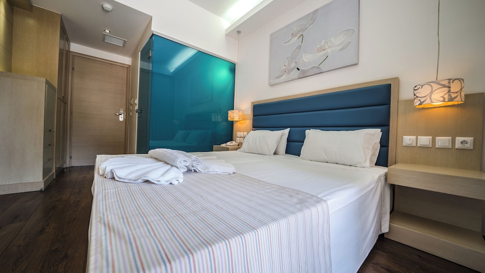 Standard Room with Mountain View