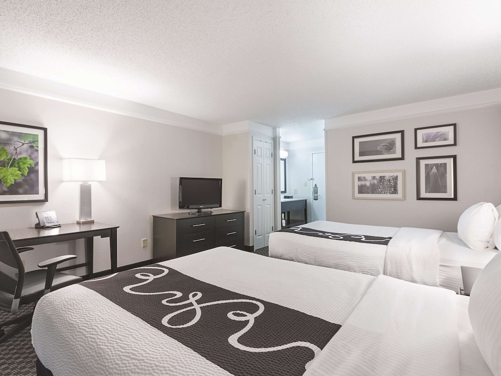 Room, 2 Double Beds, Accessible, Non Smoking (Mobility Accessible) - Photo 4