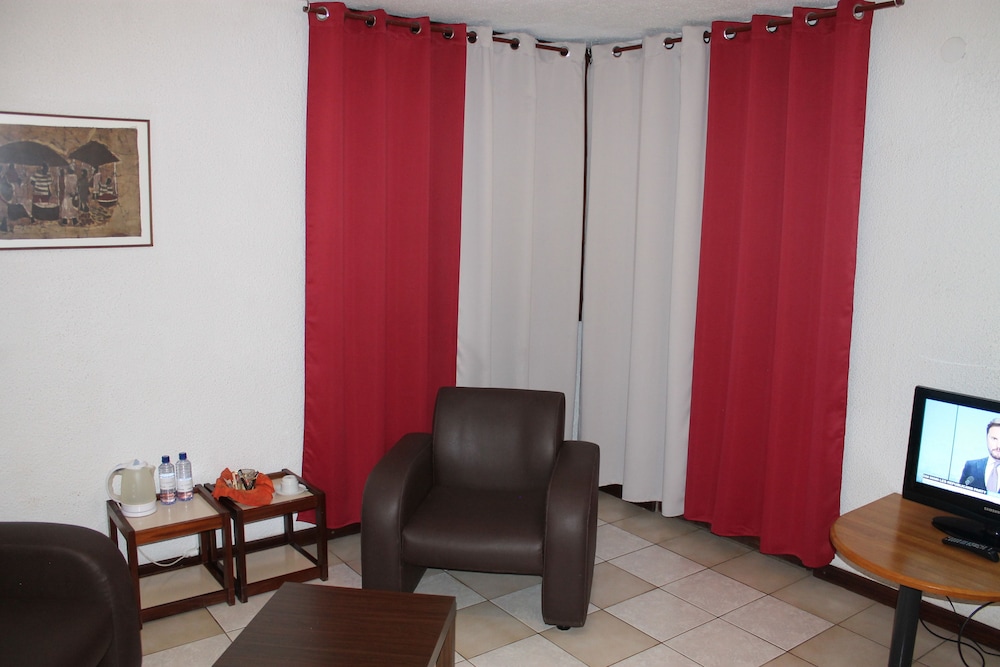 Family Studio, Pool View photo 2