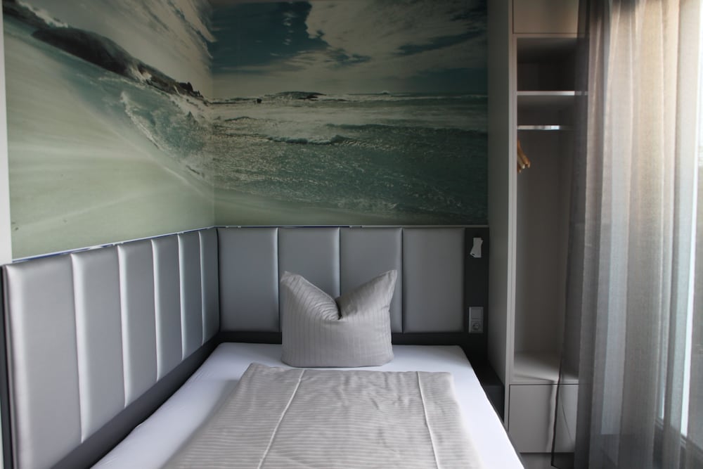 Single Room, Balcony, City View