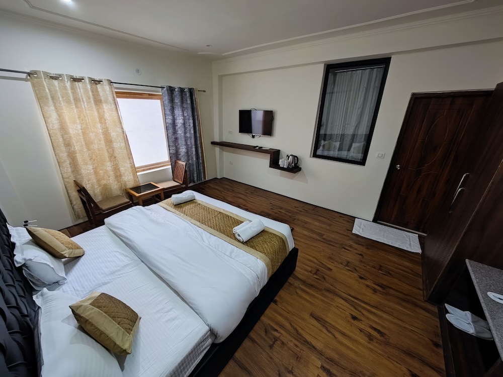 Deluxe Room - Photo 8
