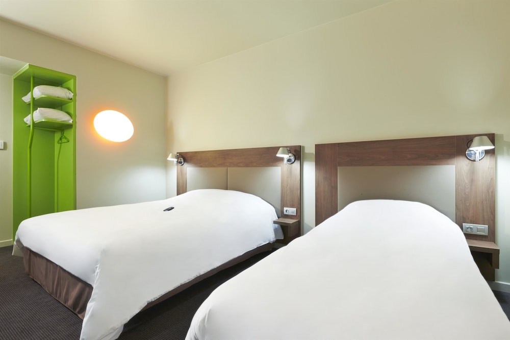 Standard Room, 2 Twin Beds photo 2