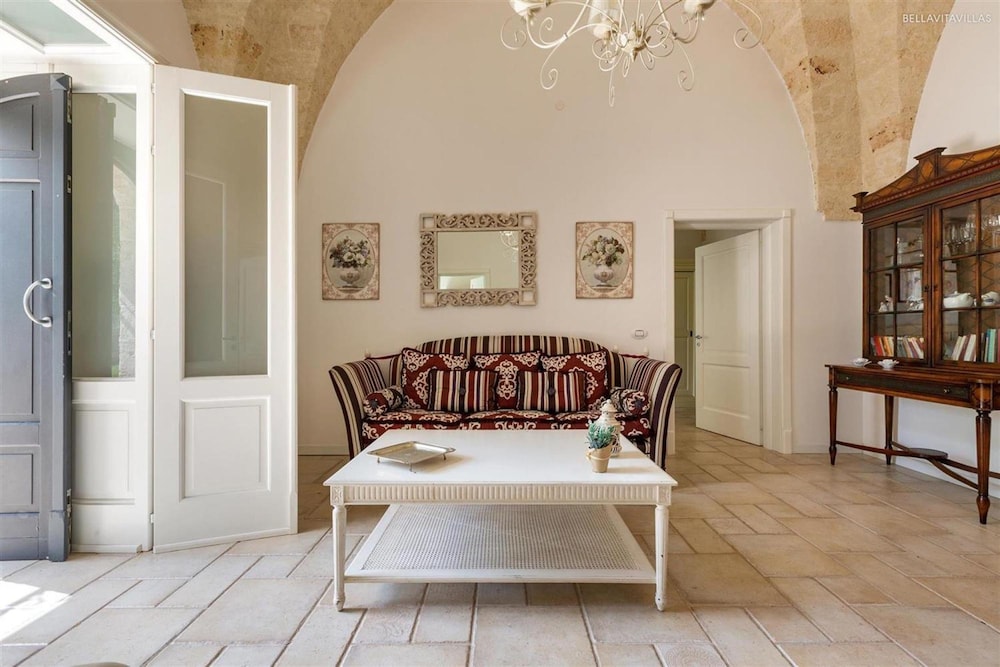 Villa photo 1