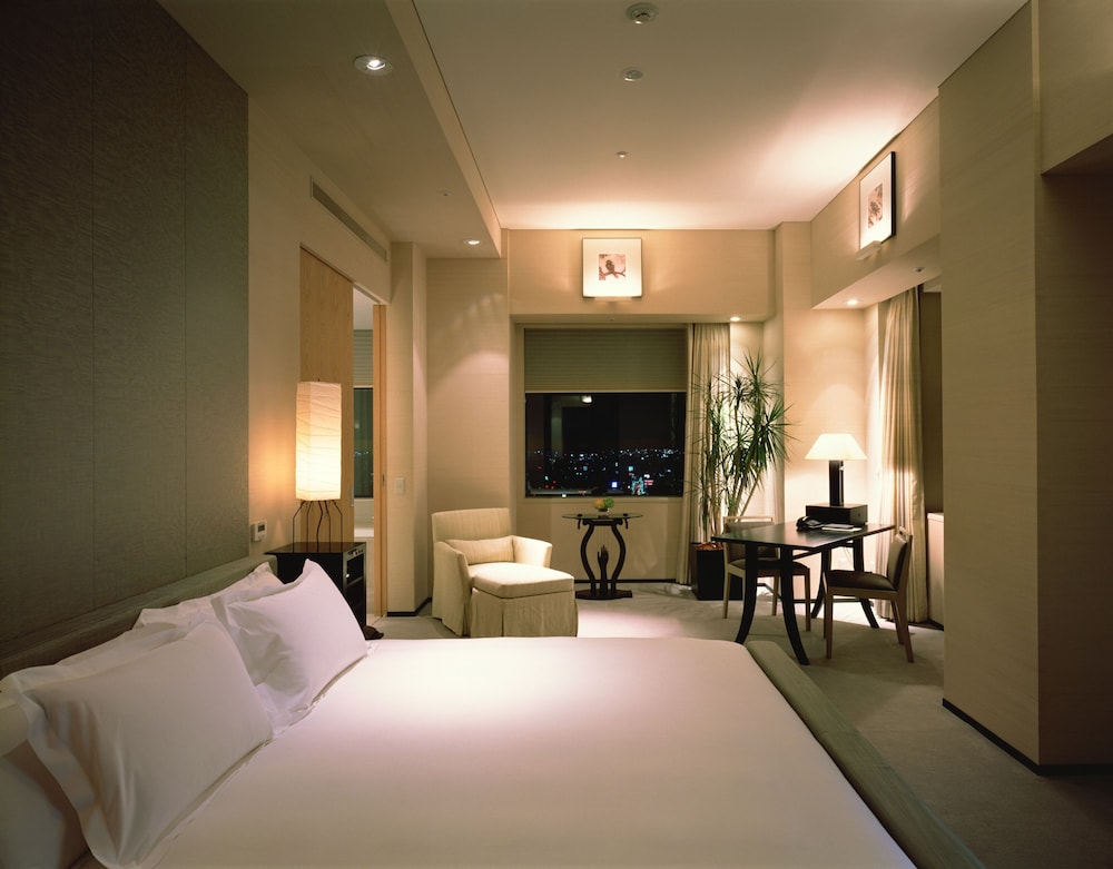 Premier Room, 1 King Bed - Photo 1