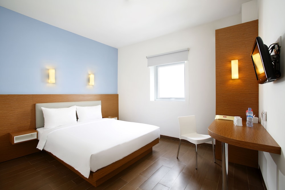 Room, 1 Queen Bed photo 2