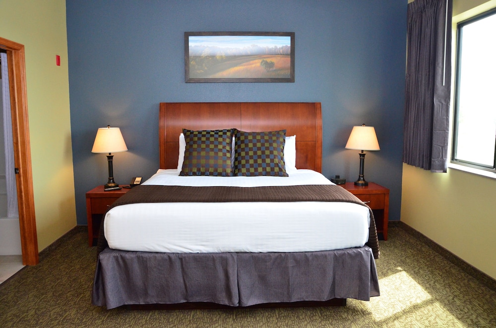 Suite, 1 King Bed, Non Smoking photo 2