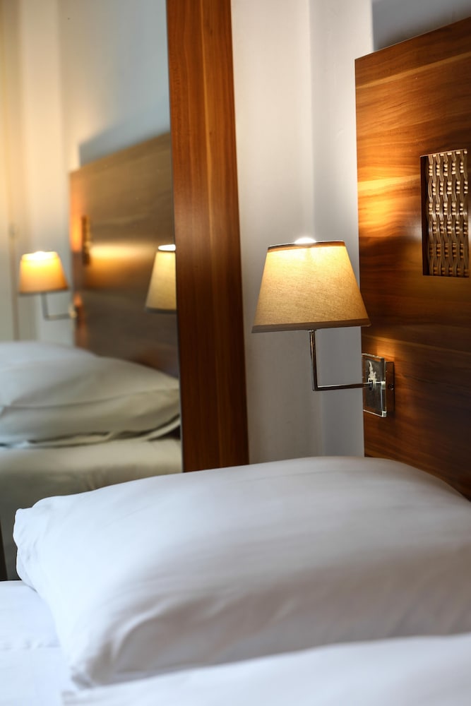 Traditional Twin Room - Photo 7