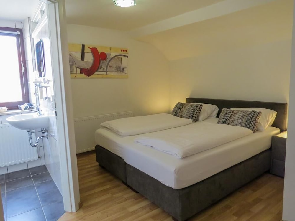 Classic Triple Room - Photo 4