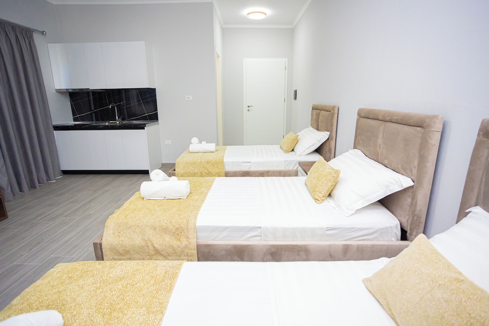 Deluxe Triple Room, Balcony, Courtyard View photo 1