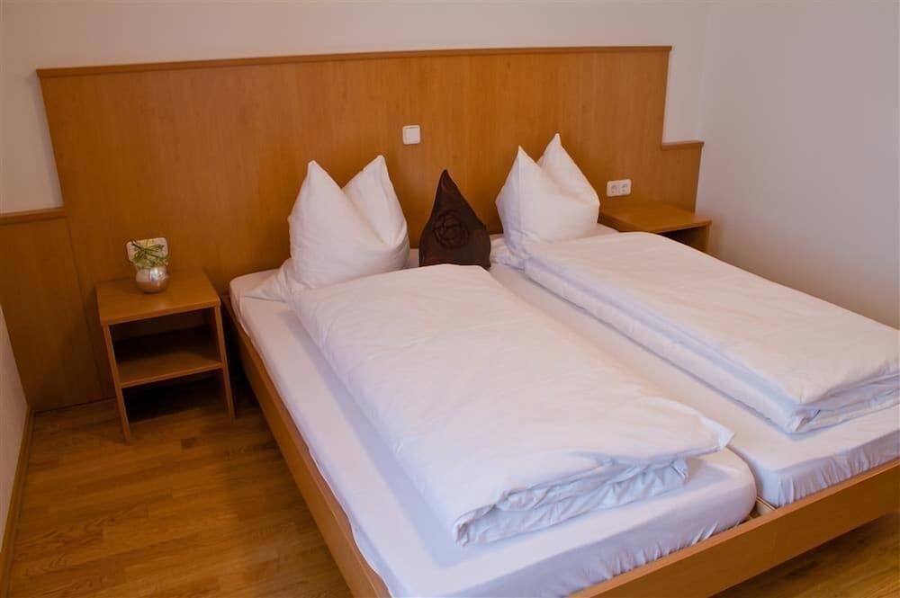 Basic Double Room photo 2
