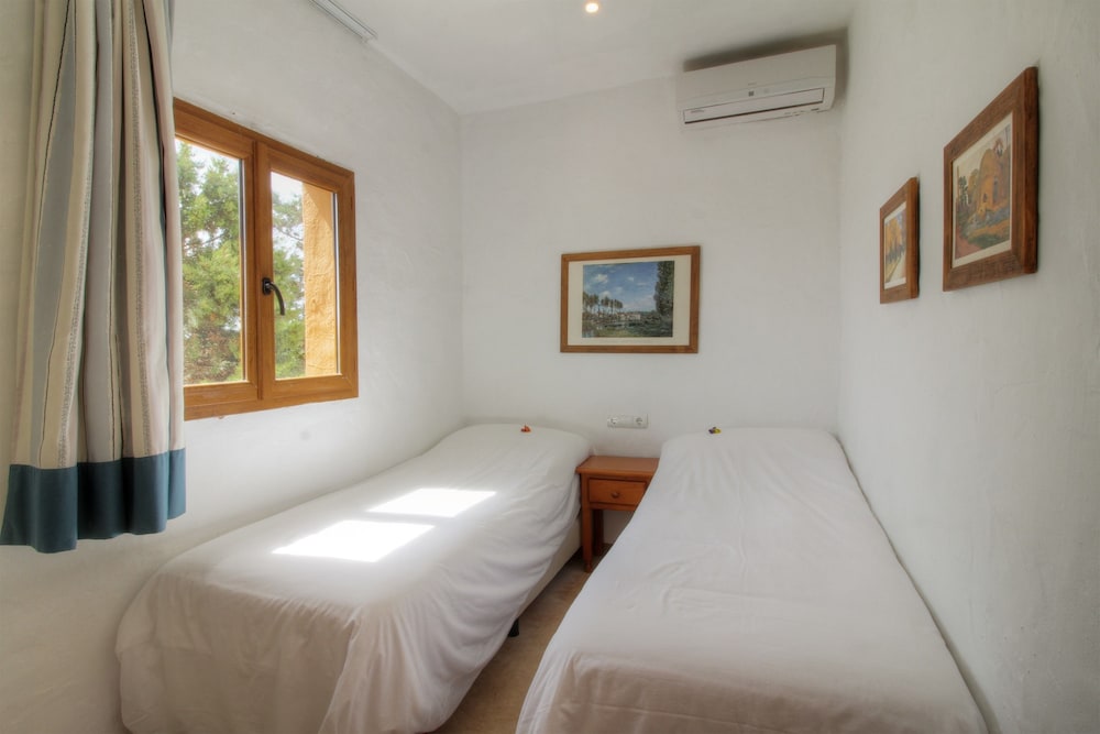 Family Apartment, 2 Bedrooms - Photo 2