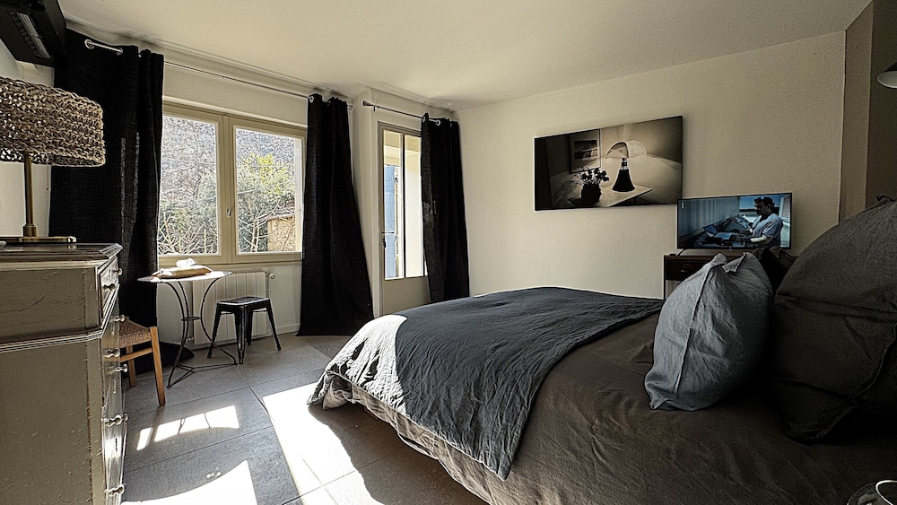 Deluxe Double Room, Private Bathroom, Mountain View