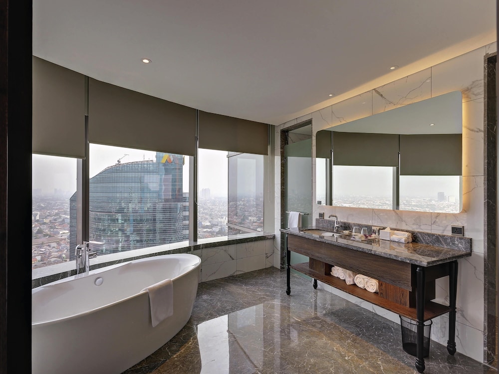 Executive Suite, 1 King Bed - Photo 7