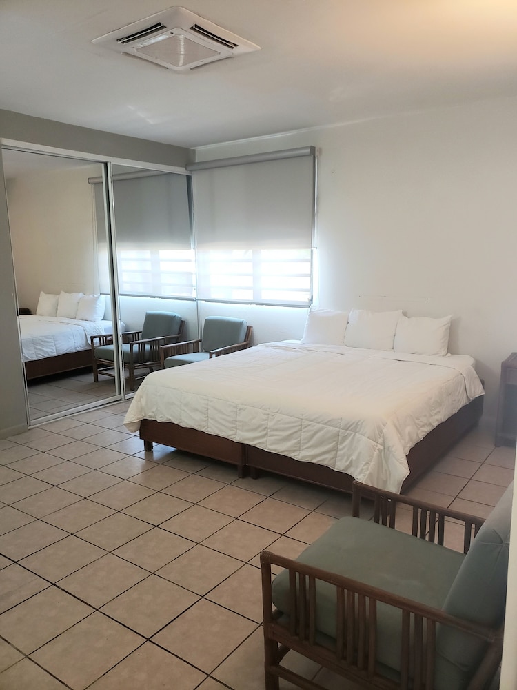 Room, 1 King Bed photo 1