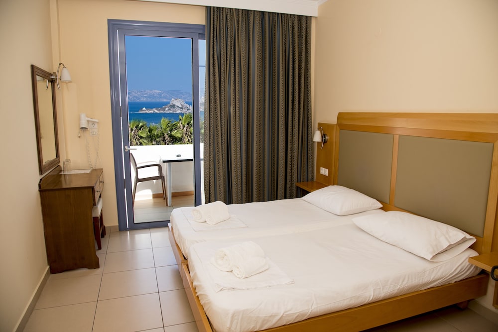 Double or Twin Room, Sea View photo 3