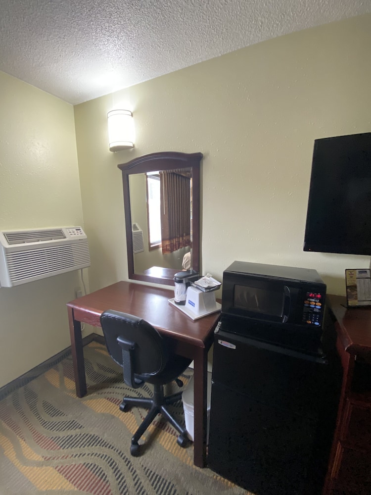 Room, 1 Queen Bed, Non Smoking - Photo 6