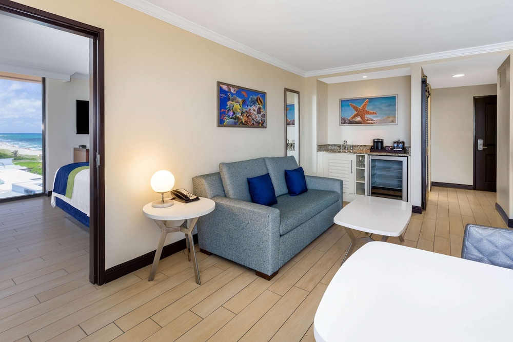Suite, 1 Bedroom, City View (Non-Smoking/ Corner) photo 3