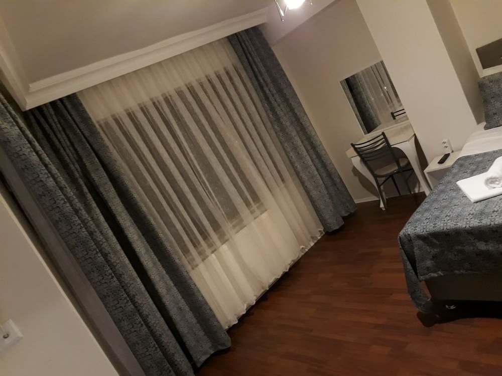 Deluxe Double Room, 1 Queen Bed, City View photo 3
