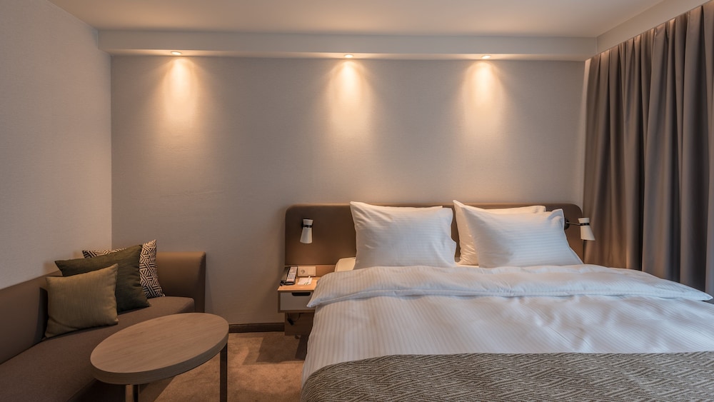 Premium Room, 1 King Bed (With Couch)