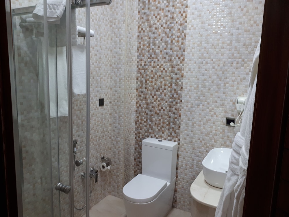 Deluxe Double Room, 1 King Bed, City View photo 2