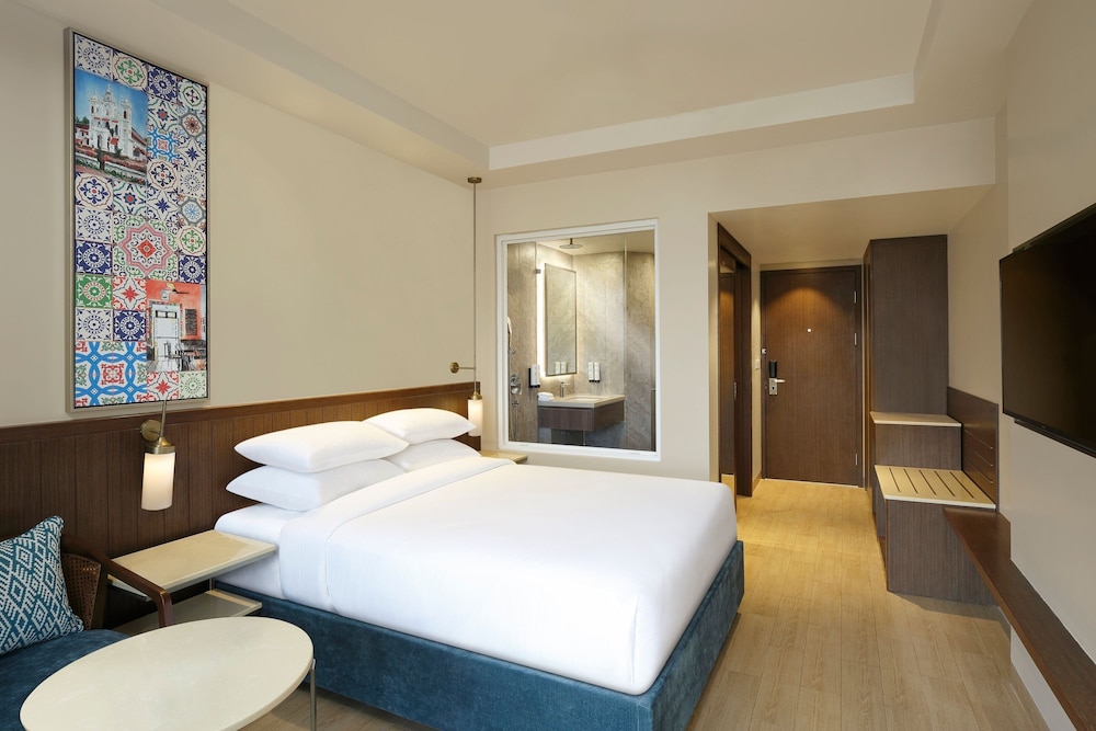 Deluxe Room, 1 Queen Bed - Photo 1