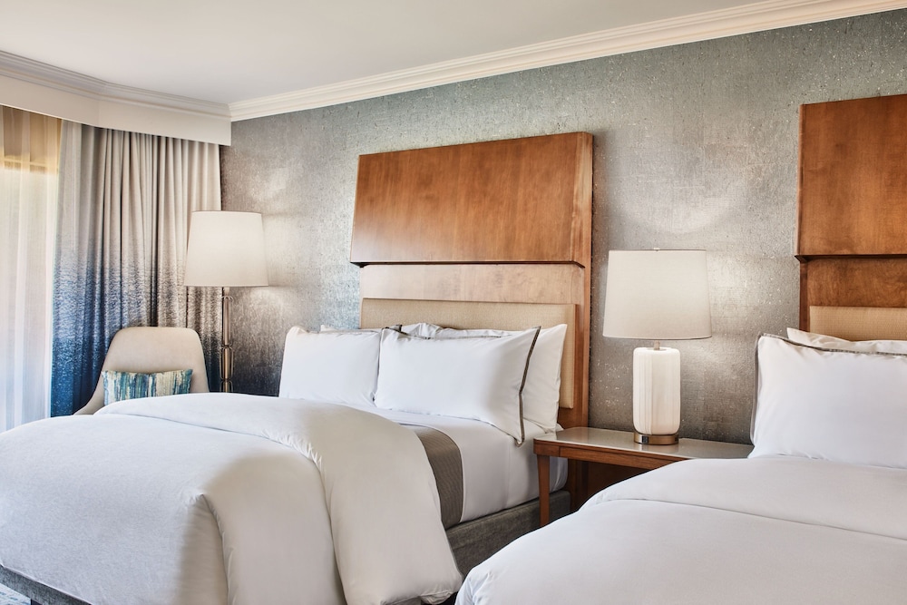 Deluxe Room, 2 Queen Beds, Golf View - Photo 3