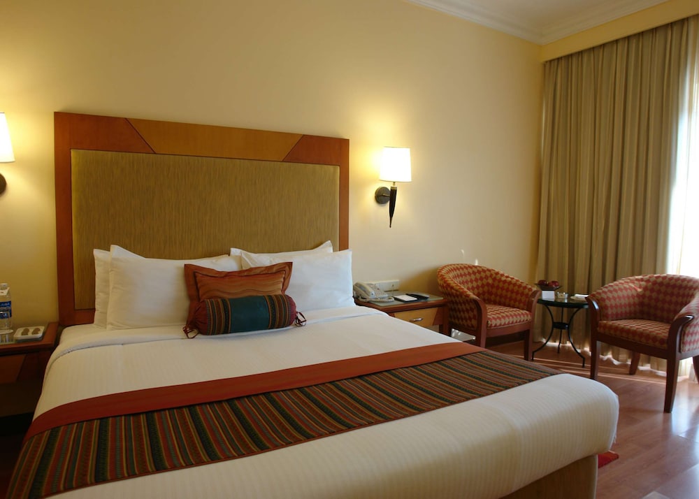 Executive Club Queen Room