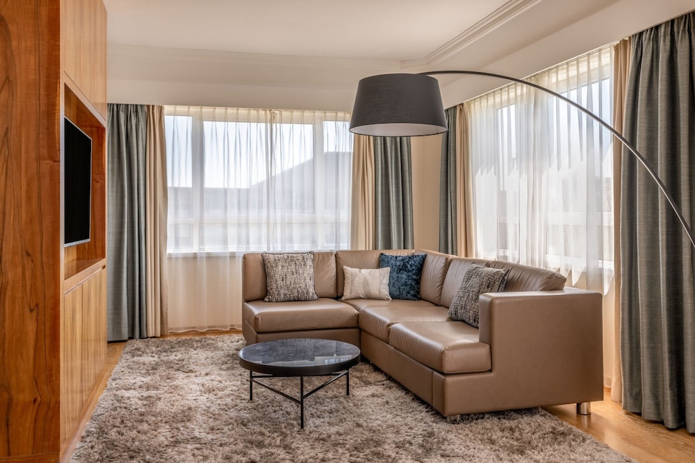 Suite, 1 Bedroom - Photo 3