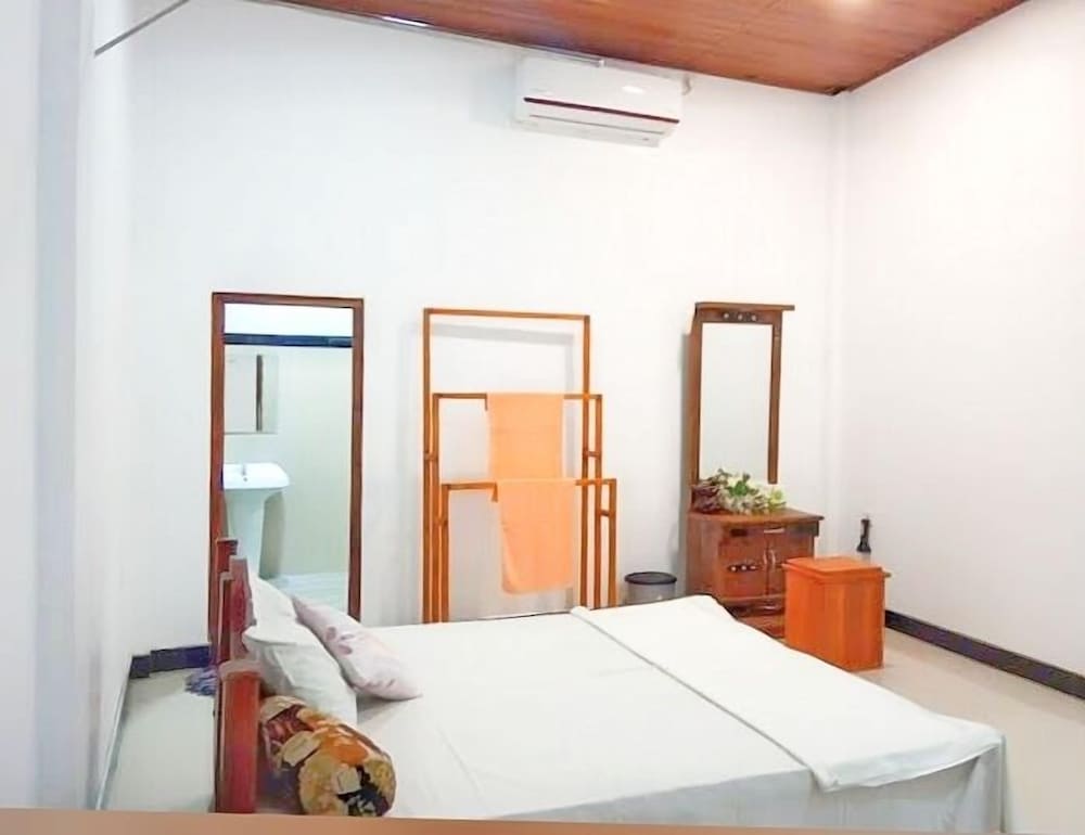 Deluxe Room, 1 King Bed photo 3