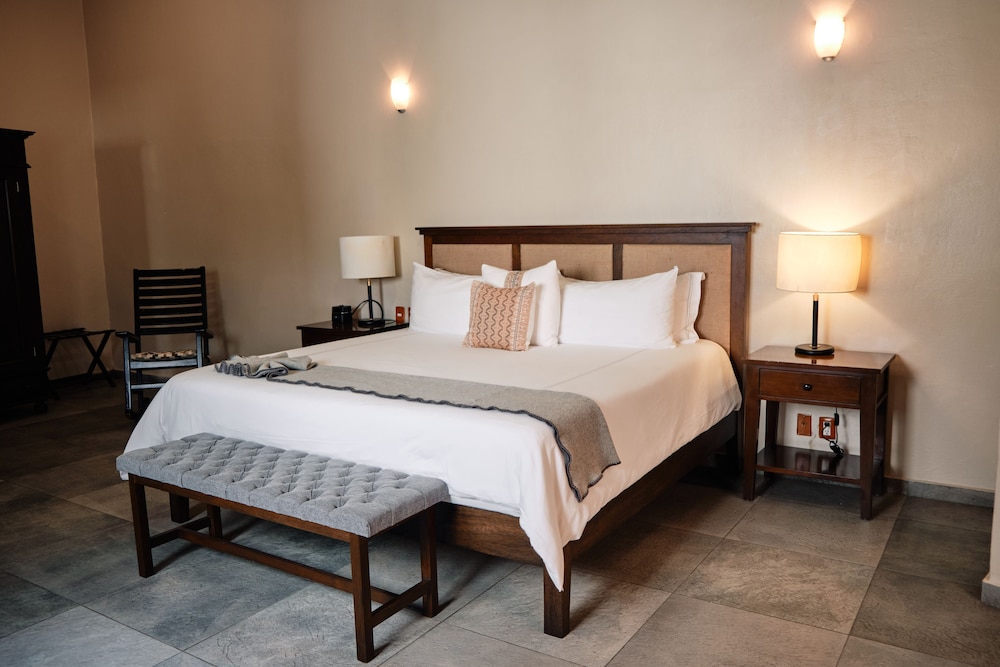 Deluxe Room (lucy)