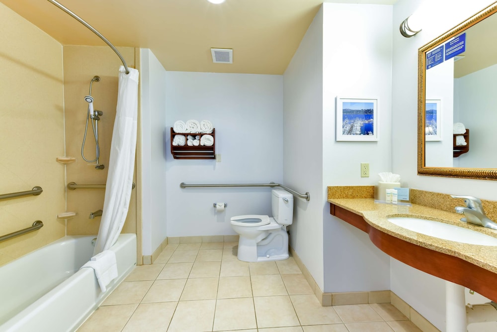 Room, 2 Queen Beds, Accessible, Non Smoking - Photo 7