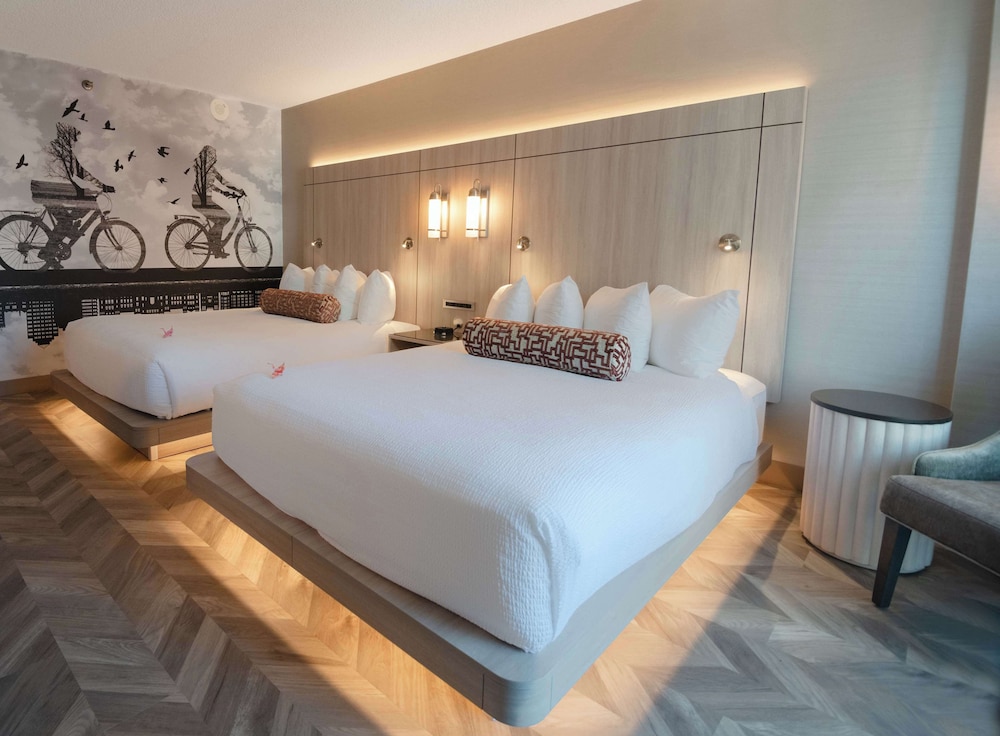 Standard Room, 2 Queen Beds photo 3