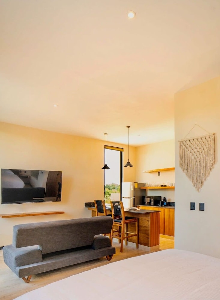 Condo, 1 King Bed With Sofa Bed, Pool Access, Pool View (Alab Ool Ph1 )