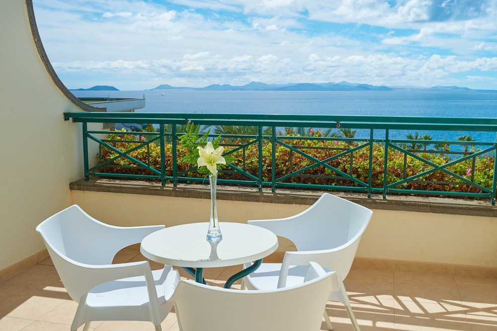 Premium Triple Room, Balcony, Sea View