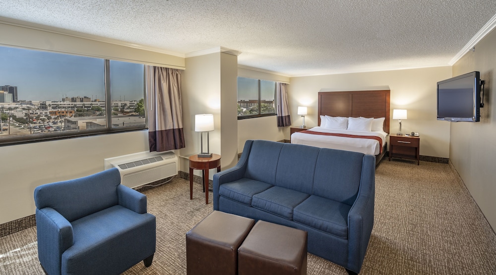 Junior Suite, 1 King Bed, Non Smoking - Photo 1