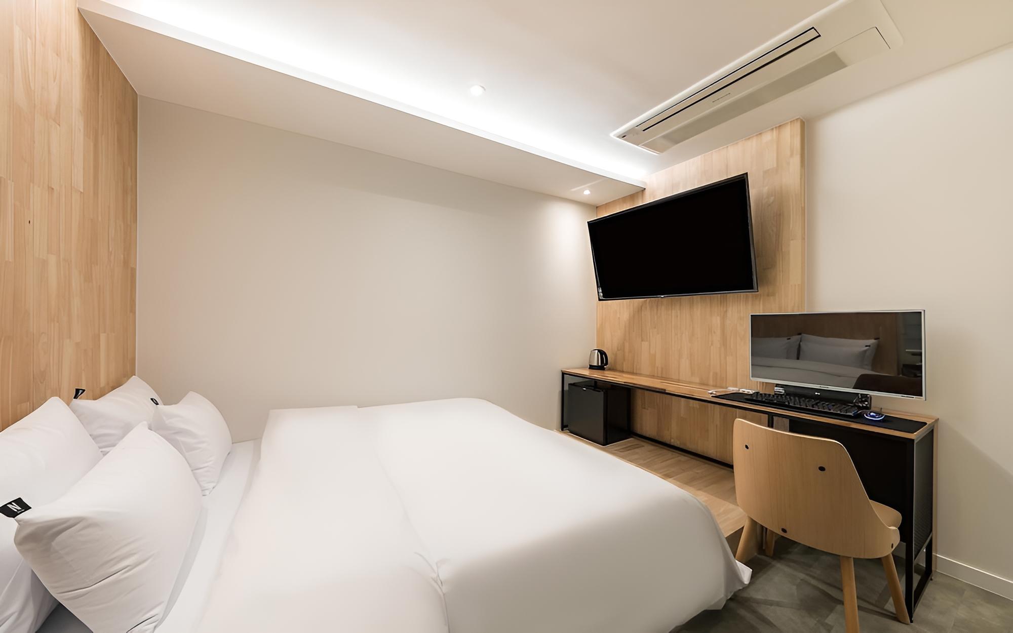 Room (Standard (Gustopper Bed LG Smart UHD5)