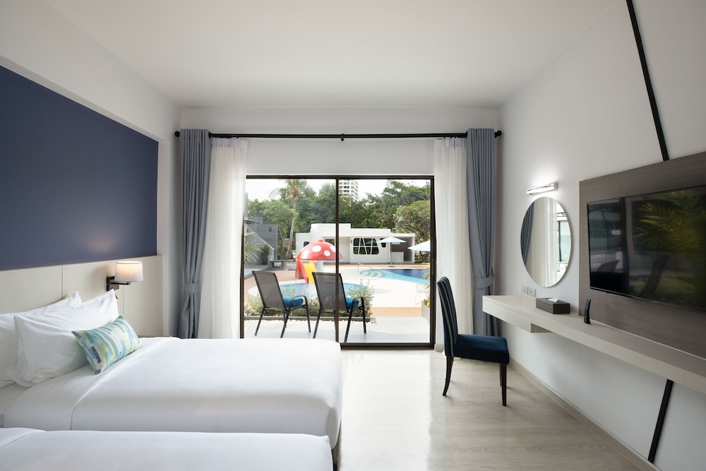 Deluxe Room, 2 Twin Beds, Terrace (Pool) - Photo 1