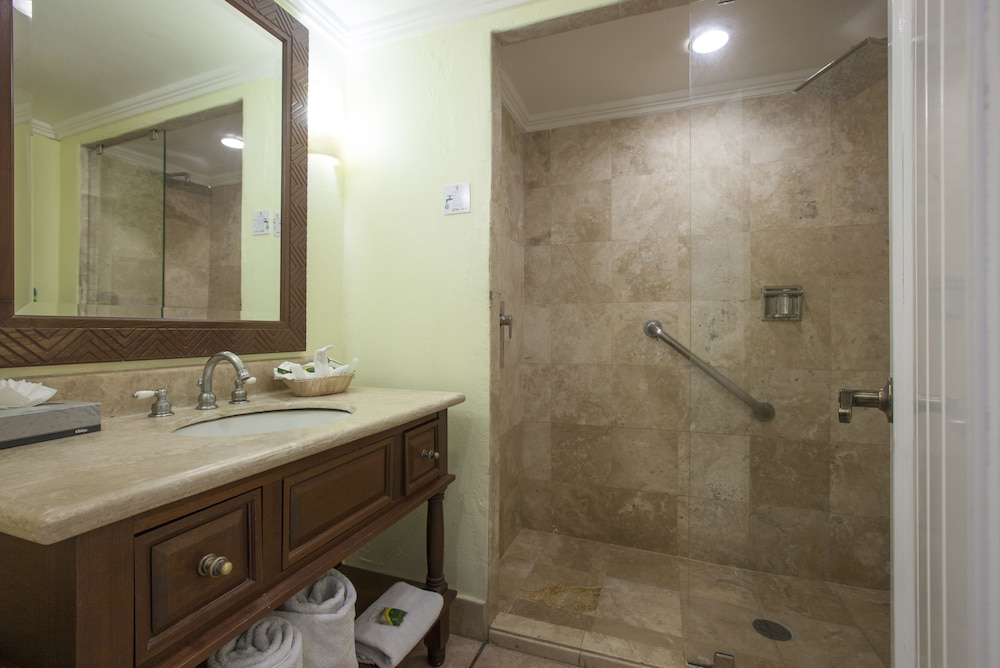 One Bedroom Suite - Photo 6