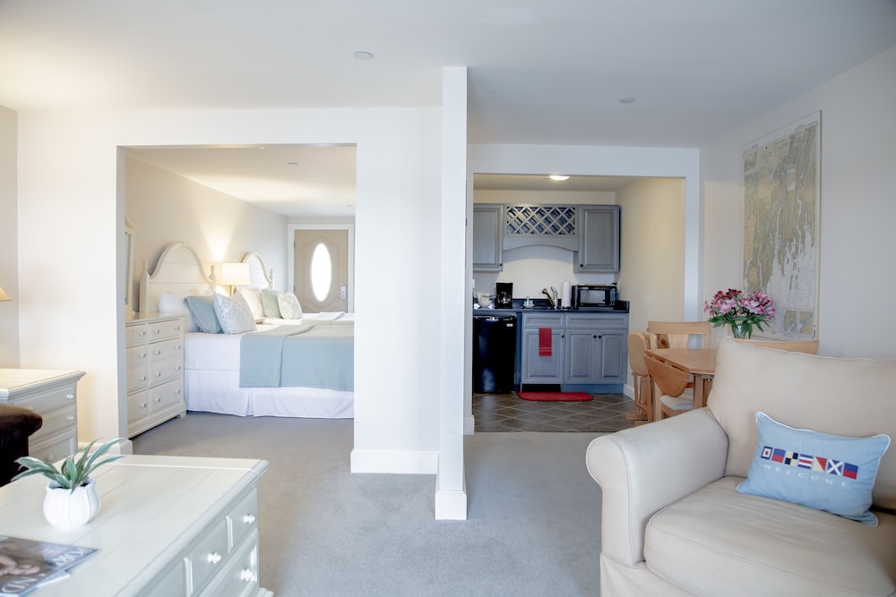 Standard Studio Suite, 1 Bedroom, Kitchenette, River View