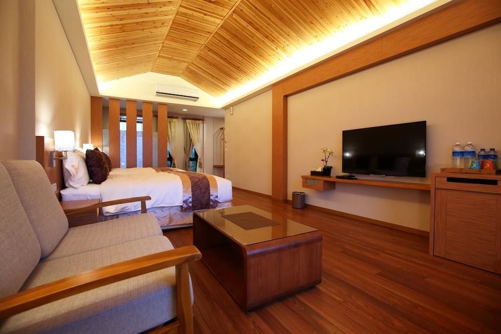 Quadruple Room, Lake View photo 3