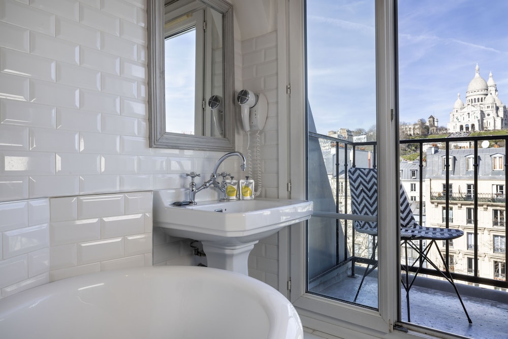 Superior Double Room with Balcony and View photo 3
