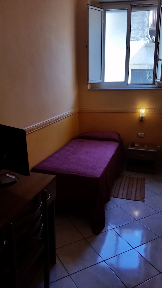 Economy Single Room, Shared Bathroom