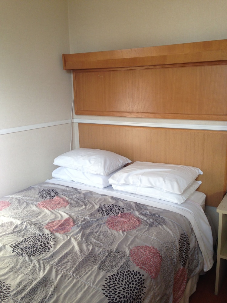 Basic Room, 1 Double Bed, Shared Bathroom - Photo 1