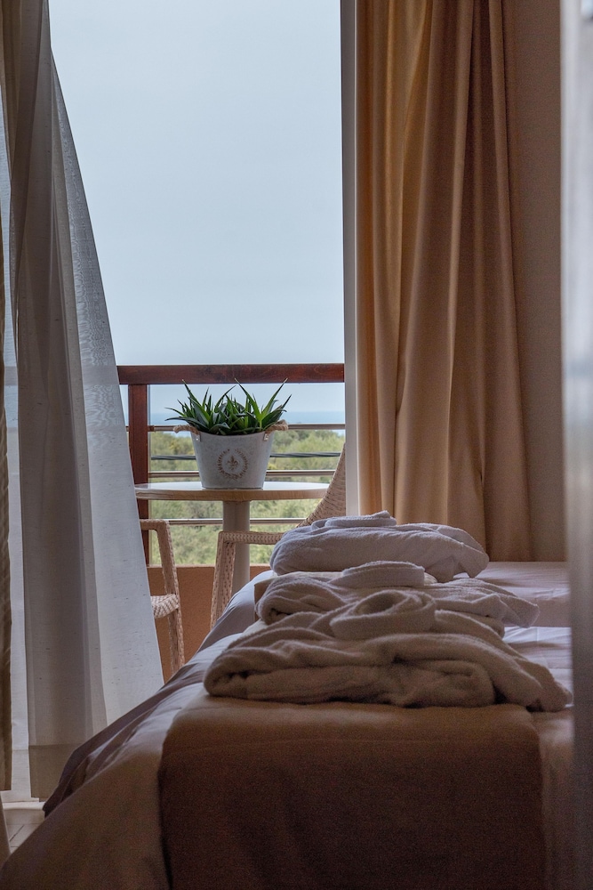 Basic Triple Room photo 2