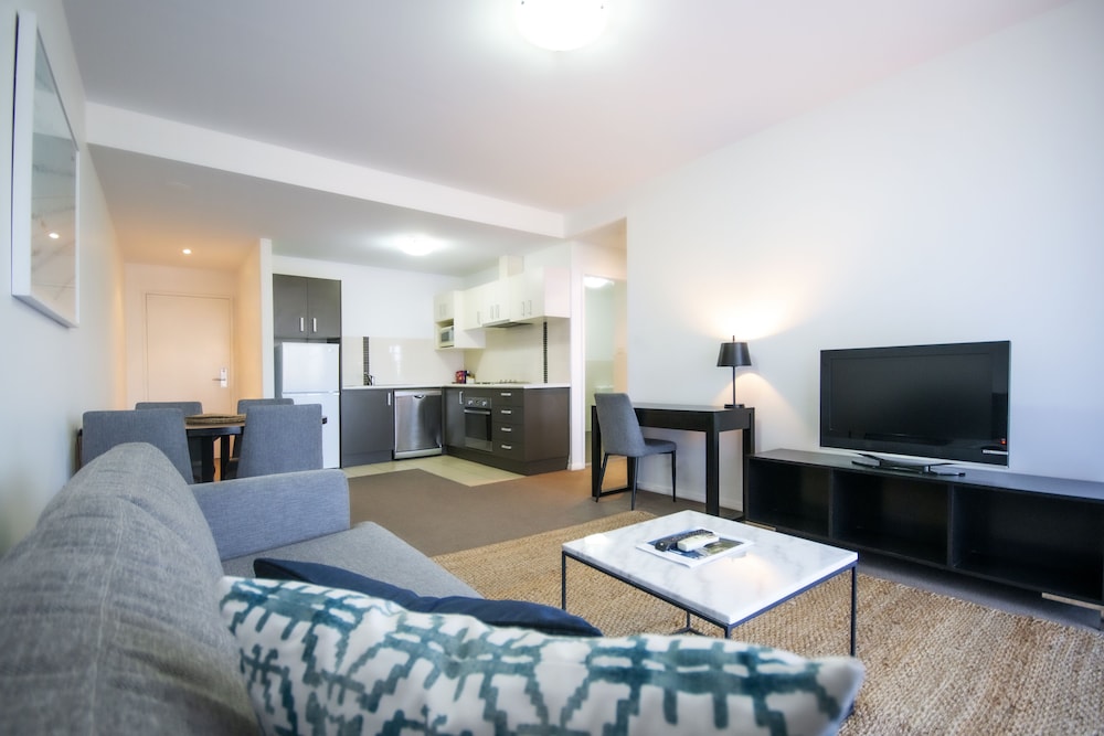 One Bedroom Superior Apartment - Photo 4