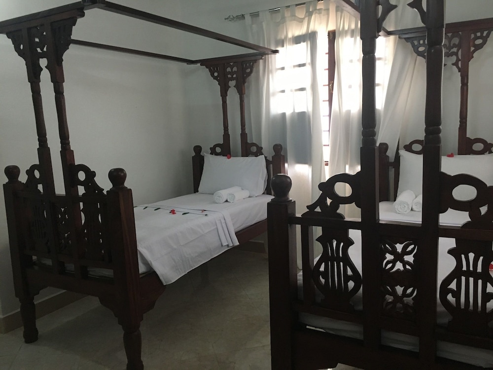 Classic Twin Room, 2 Twin Beds, Private Bathroom, Ground Floor photo 2