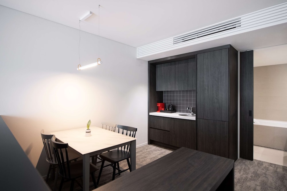 Standard Room, 1 King Bed, Non Smoking, Kitchenette - Photo 2