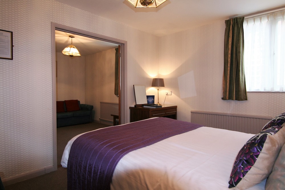Family Room, Ensuite photo 2